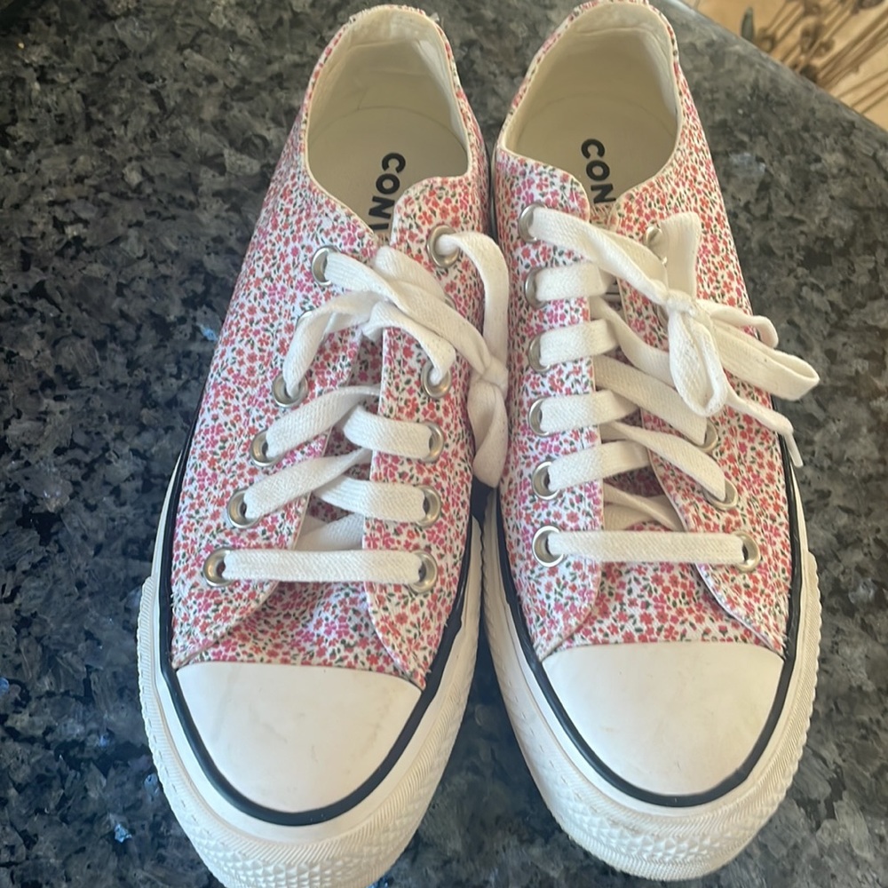 Converse vintage floral platform sneaker. Lightly worn